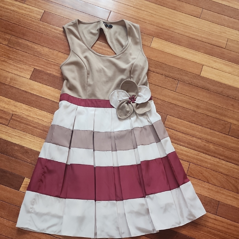 RYU Stylish Dress with flower Accent Size L EUC
